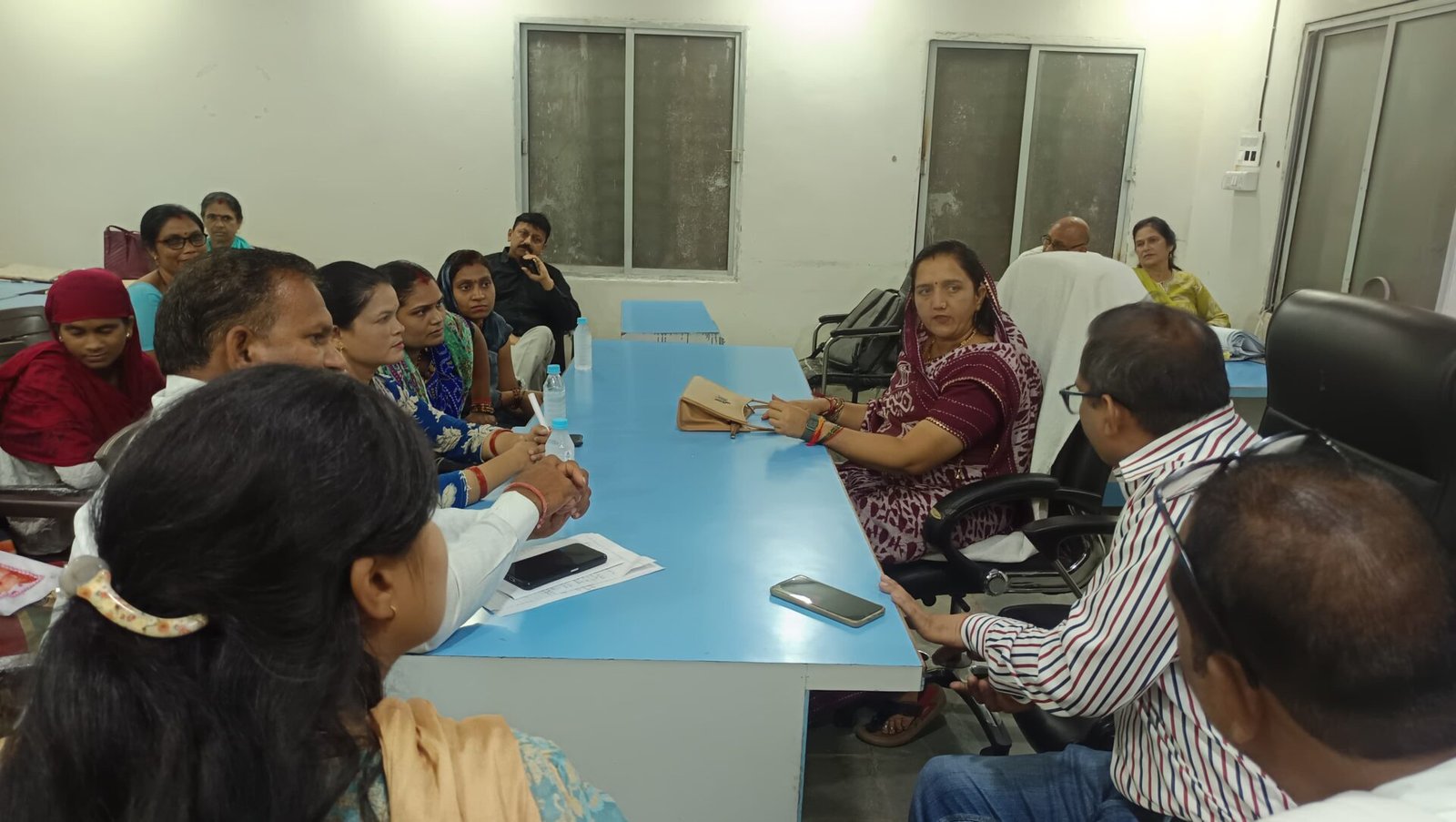 Municipal President Neetu Yadav inspected Ward 31 and gave instructions to lay a new pipeline