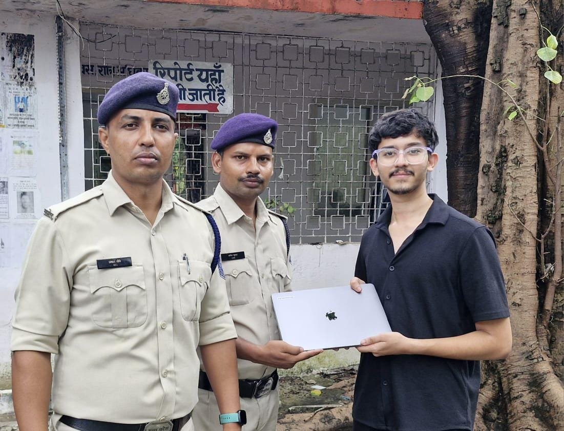 Laptop forgotten in moving train, Itarsi GRP returned the luggage safely to the passenger