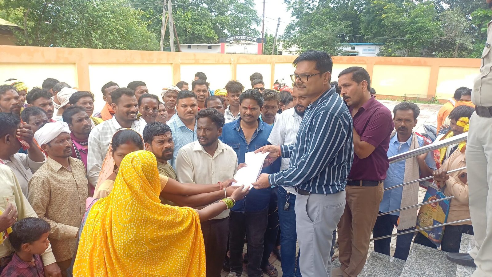 Villagers are troubled by the poor condition of roads, electricity and school buildings, they appealed to the administration