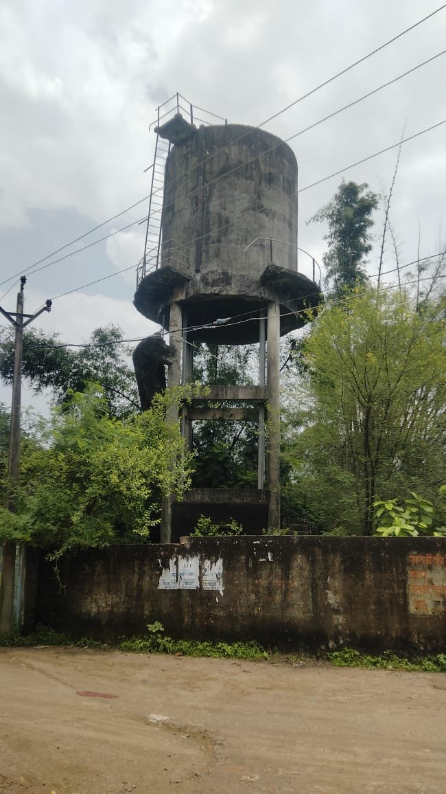 The old tank in Mehragaon has become a danger of accident, questions on the safety of school children