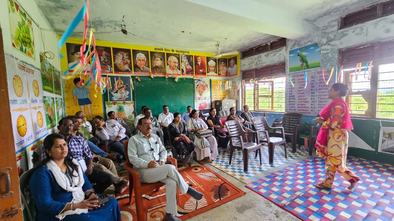 नर्मदापुरम में प्रोजेक्टर से डिजिटल शिक्षा का शुभारंभ 1 Digital education started with projector in Narmadapuram