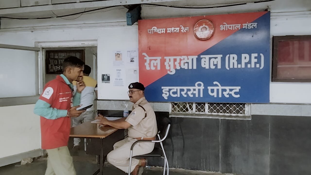 RPF took a big action at the railway station, more than 100 illegal vendors and suspects were caught