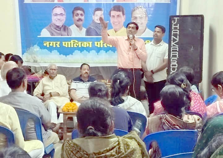 Bhoomipujan of 5 roads constructed at a cost of 35 lakhs in ward 19