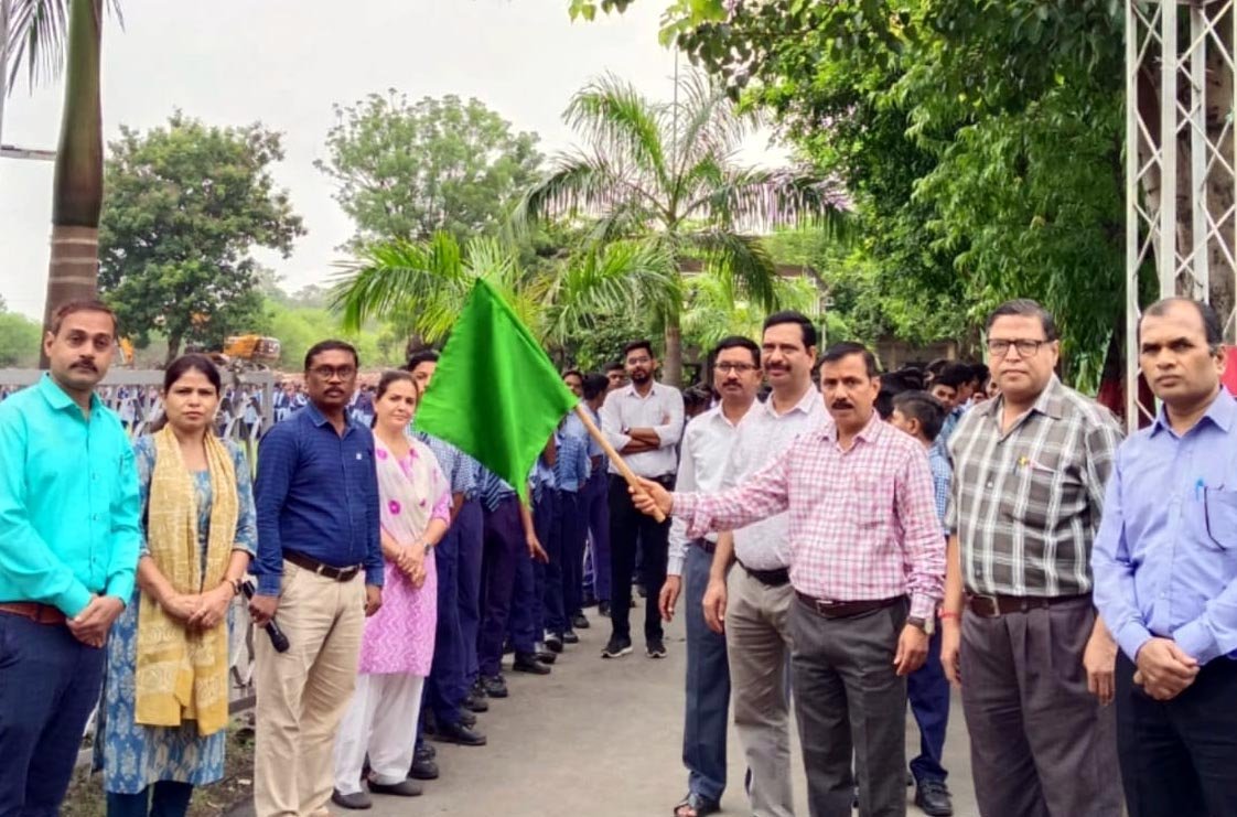 Senior Secondary School organized Prabhatpheri under Swachhata Pakhwada