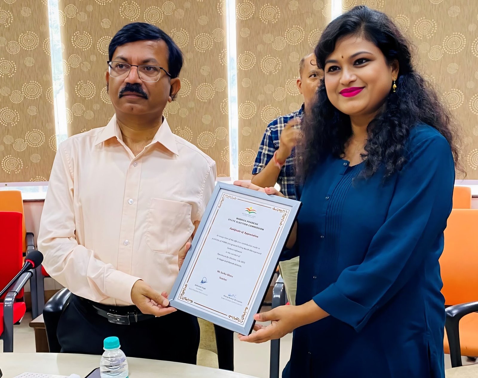 State Election Commissioner honored State Icon Sarika