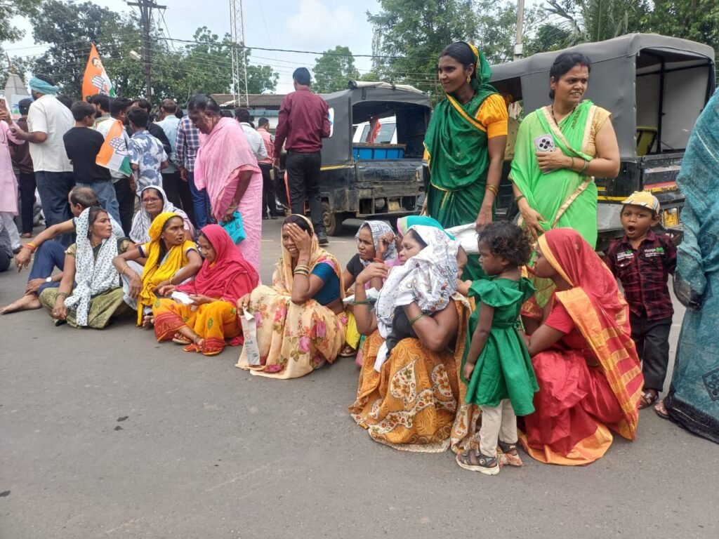 इटारसी में स्मार्ट मीटर का तीखा विरोध, कांग्रेस का बिजली दफ्तर के सामने जोरदार प्रदर्शन 2 Smart 2