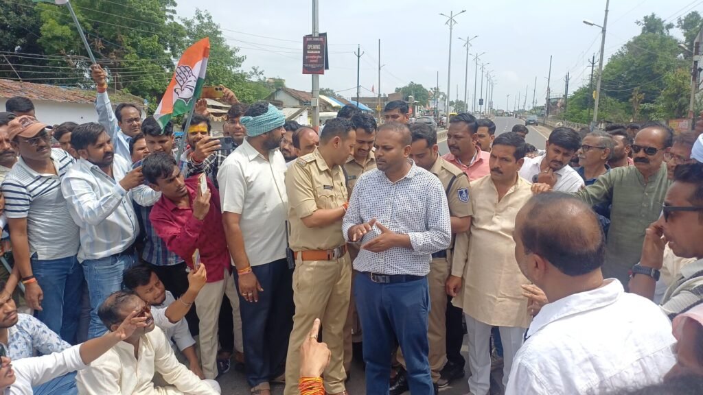 इटारसी में स्मार्ट मीटर का तीखा विरोध, कांग्रेस का बिजली दफ्तर के सामने जोरदार प्रदर्शन 6 Smart 6