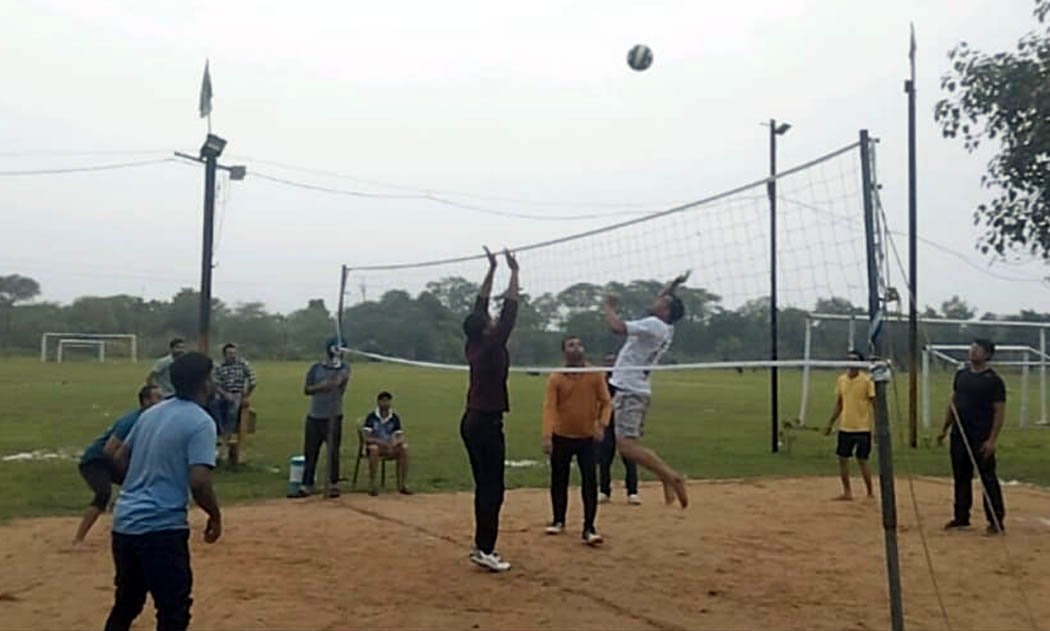 Volleyball competition organized at Electric Loco Shed Itarsi on National Sports Day