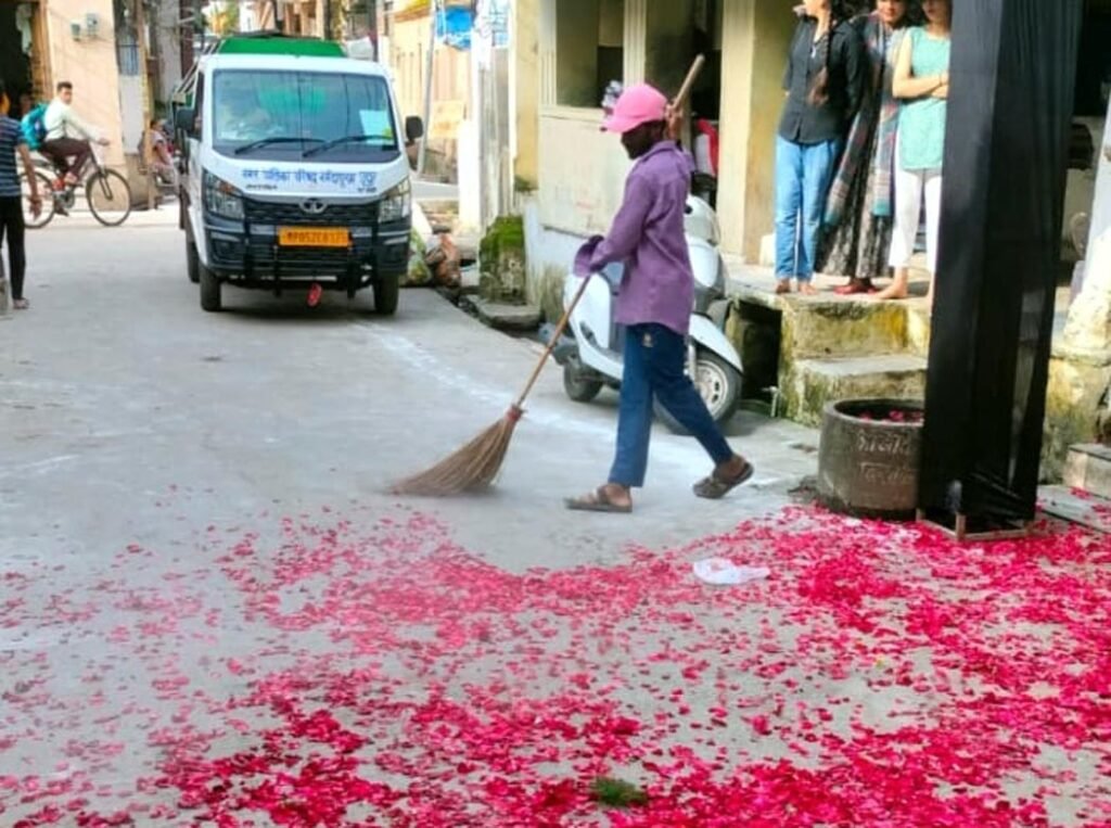 Municipal President Neetu Yadav participated in the Kavad Yatra