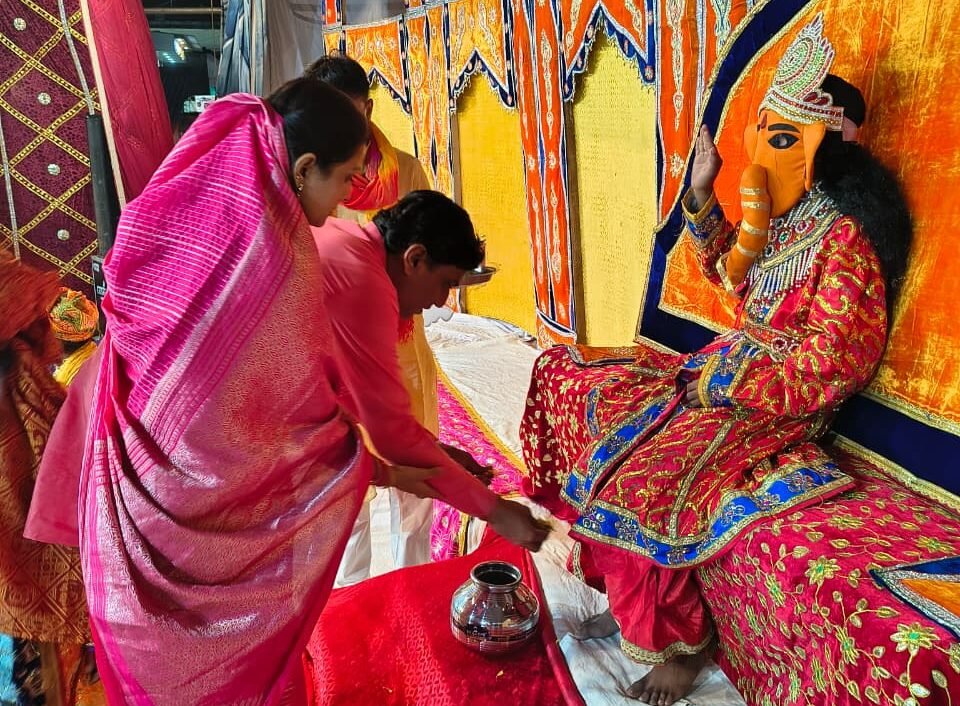 Ramlila begins at Gandhi Maidan and Veer Savarkar Maidan; Narad Moh staged on first day