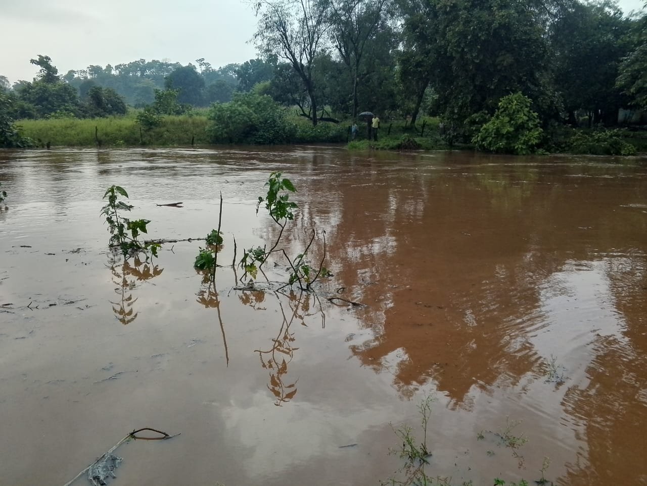 Demand for bridge on the river near 'Peer Baba' in Amjhira, villagers and students troubled by flood