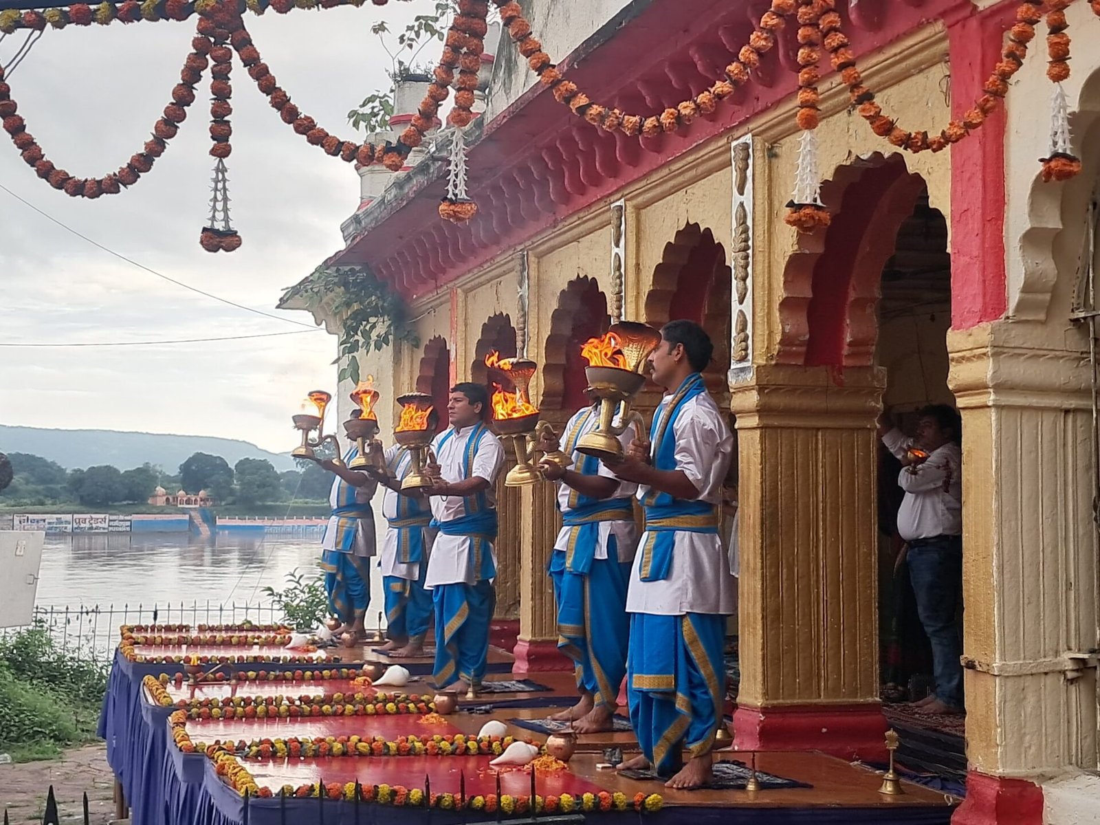 Due to the eclipse, the evening aarti of Maa Narmada was performed in the morning