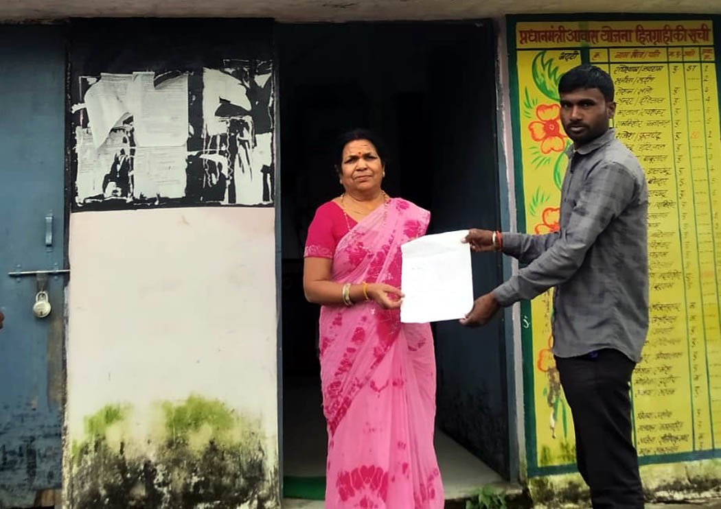 नवरात्रि से पहले भट्टी ग्राम पंचायत में सफाई की मांग, युवाओं ने सौंपा ज्ञापन 1 Demand for cleanliness in Bhatti Gram Panchayat before Navratri, youth submitted memorandum