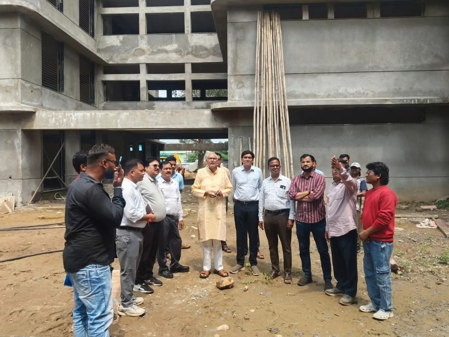 विधायक डॉ. शर्मा ने किया सांदीपनि विद्यालय का निरीक्षण 1 MLA Dr. Sharma inspected Sandipani School