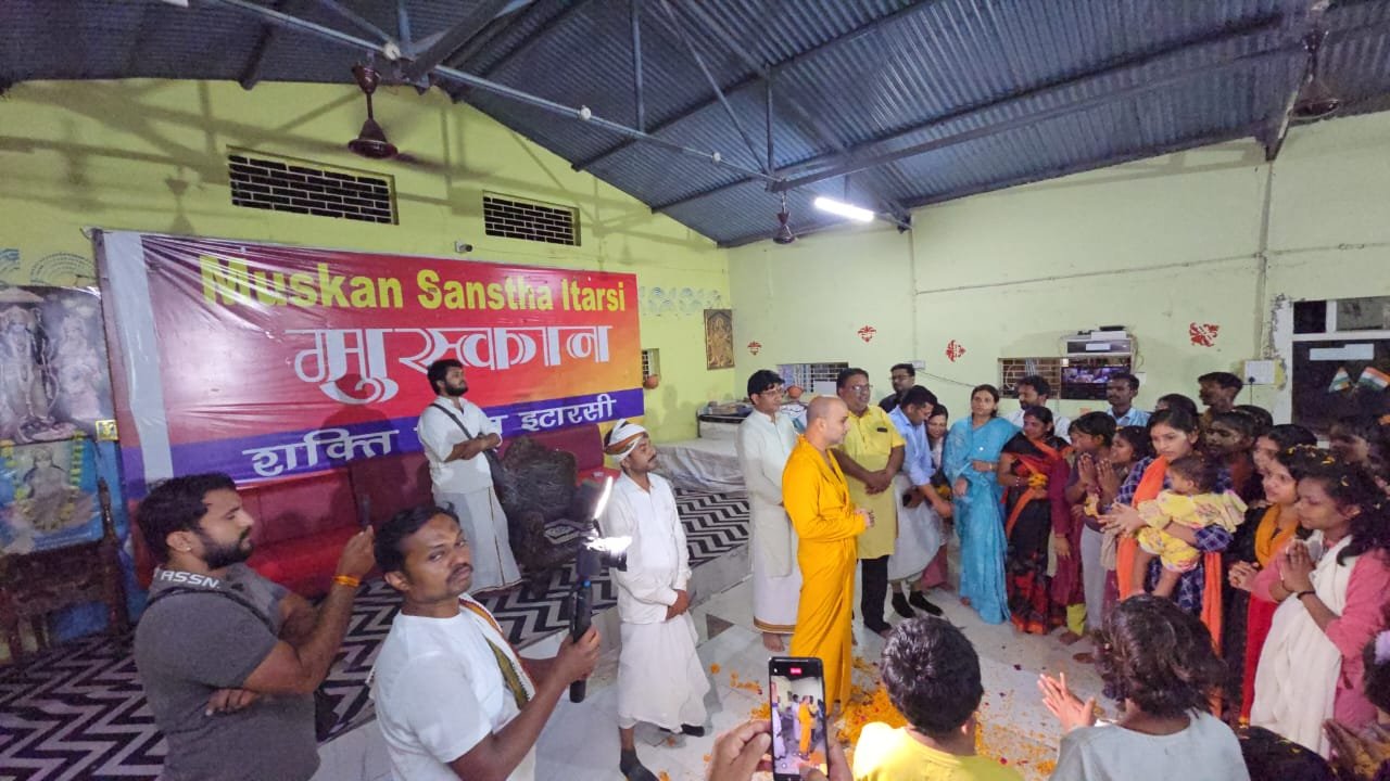 'Dada Guru', who lived on Narmada water for 1800 days, arrives in Itarsi