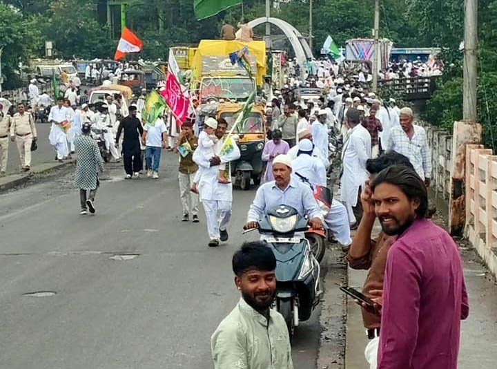 ईद मिलादुन्नबी पर निकला जुलूस, हजारों लोगों ने की शिरकत 1 Procession taken out on Eid Miladunnabi, thousands of people participated