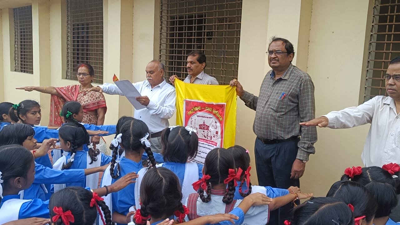 PM administered oath in Shri Kanya Vidyalaya under the slogan 'Our school is our self-respect'