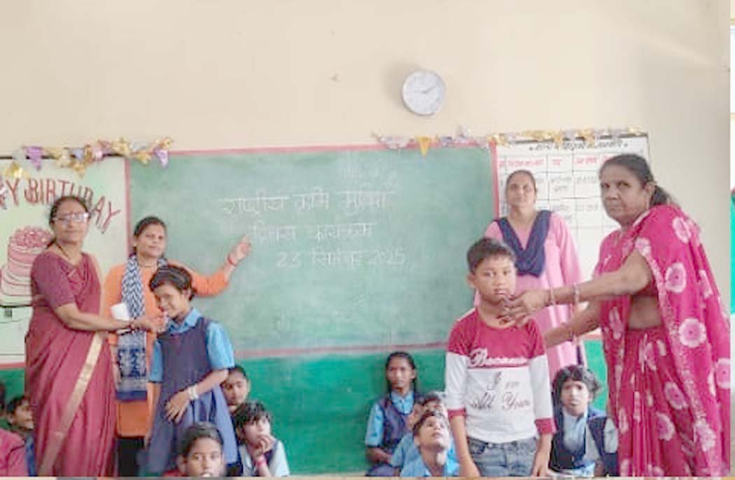 राष्ट्रीय कृमि नाशक दिवस कार्यक्रम : स्कूलों में एल्बोन्डाजॉल की गोली खिलाई 1 National Deworming Day Programme: Albendazole tablets administered in schools