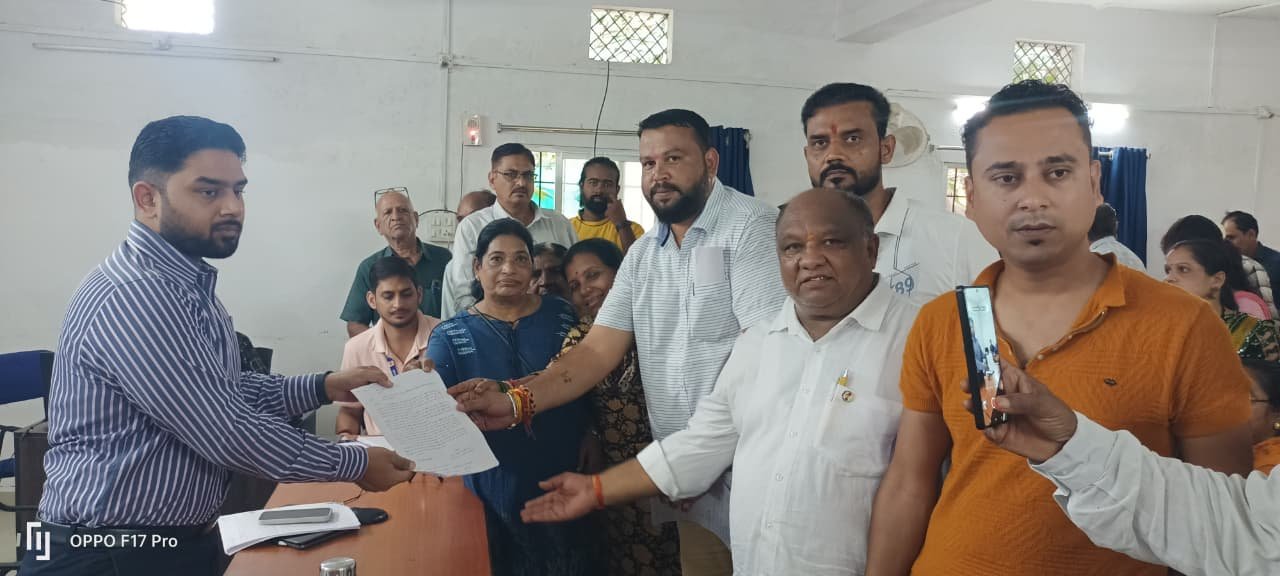 Work on indoor stadium stopped in Palakmati Nagar, memorandum submitted demanding to start it soon