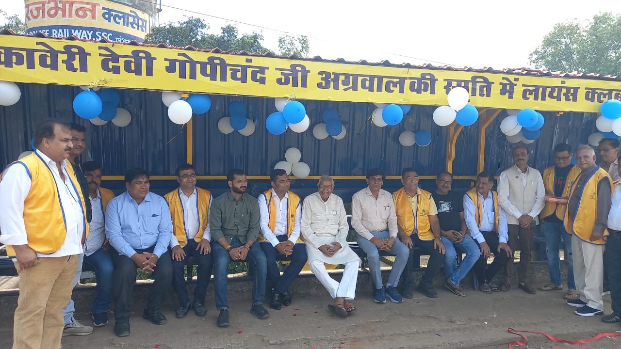 Lions Club built a passenger waiting room in memory of Kaveridevi Agarwal