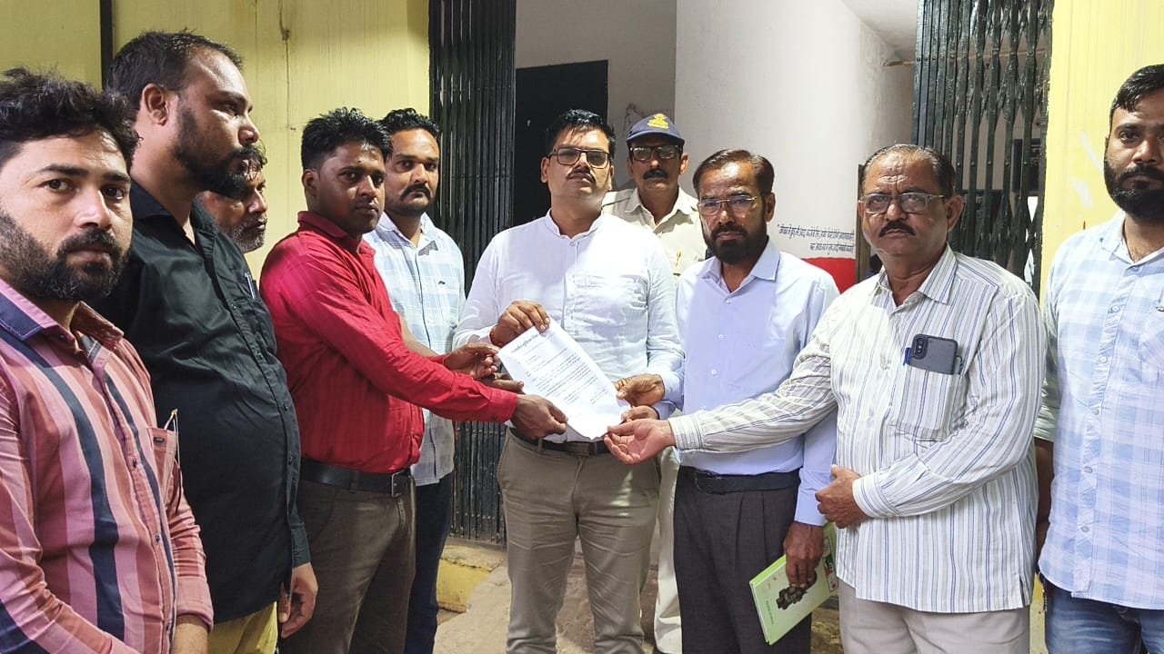 Madhya Pradesh Muslim Development Council submitted a memorandum to the Chief Minister regarding liquor ban