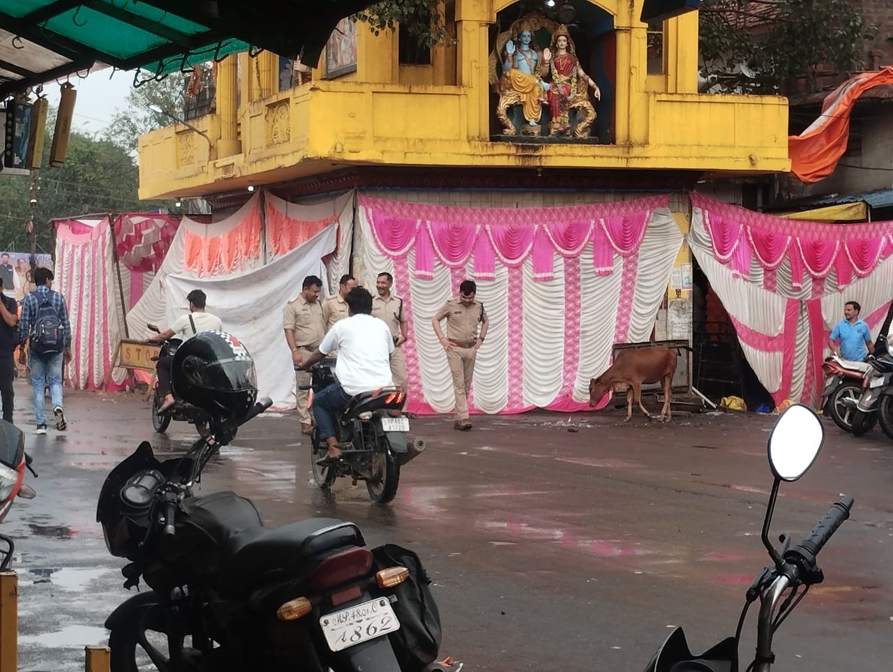 Shifting of ancient Hanuman temple in front of railway station begins, security tightened in the area