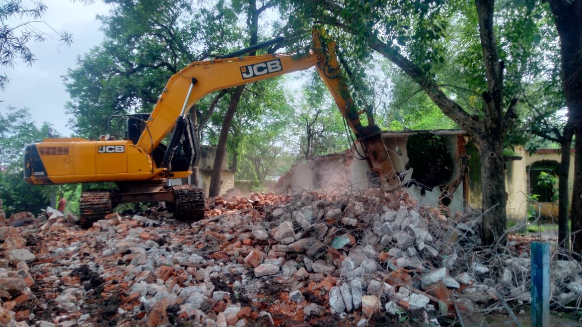 The process of removing 215 dilapidated railway houses in Neward has started