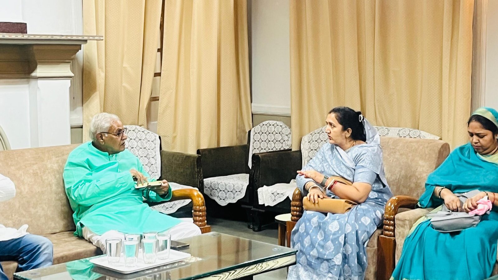 Instructions in the meeting on the problem of waterlogging and encroachment in the market area of ​​Narmadapuram