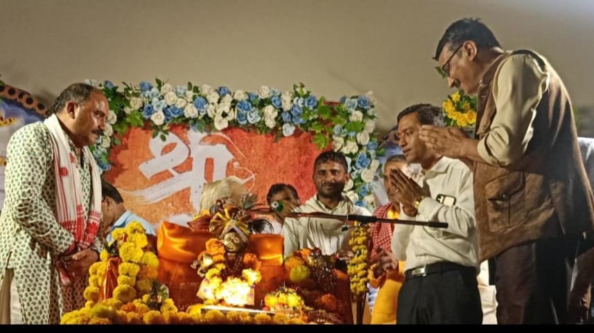 On the fourth day of Ram Katha, the birth of Kartikeya, the killing of Tarakasura and the service of cows were described.