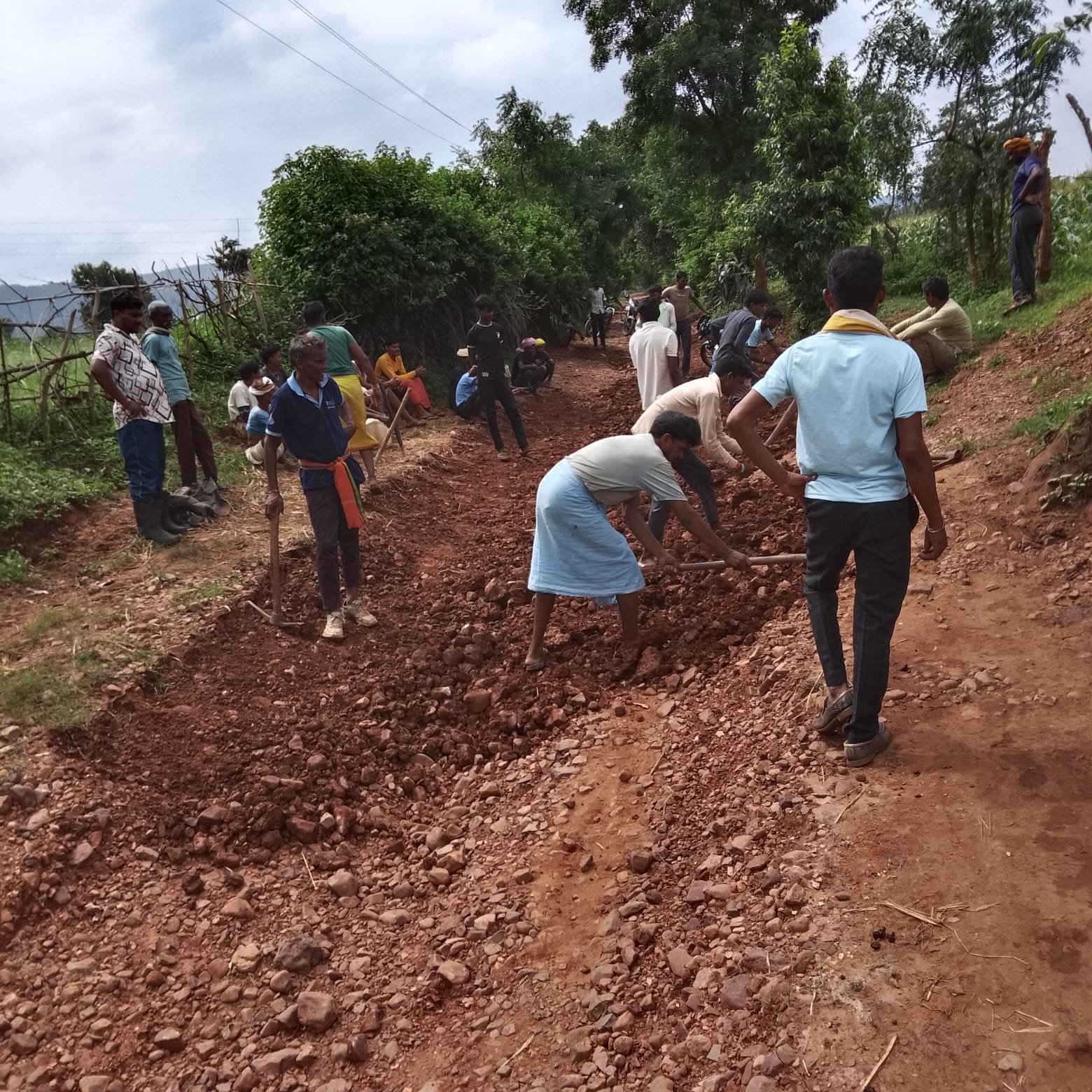 Villagers upset with the administration's indifference, forced to repair Sankai-Jhalai road themselves