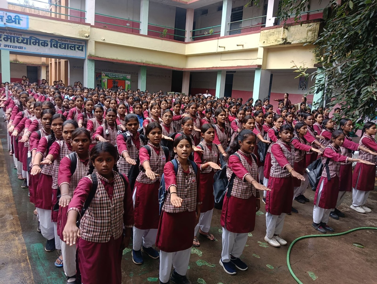 Reading of the resolution letter 'Our school - our self-respect'