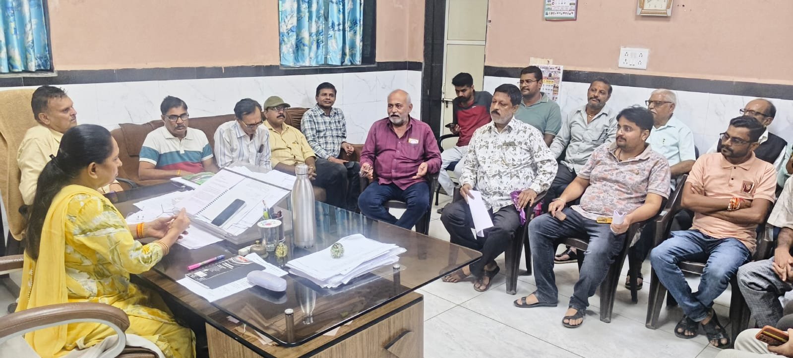 Indecent remarks against journalists: Memorandum submitted, demanding action