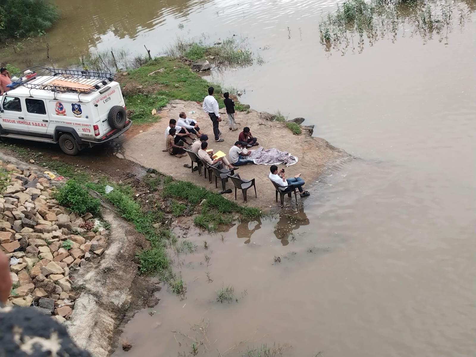 Bodies of grandfather and grandson drowned in Sukhtawa river found, mourning in Sukhtawa