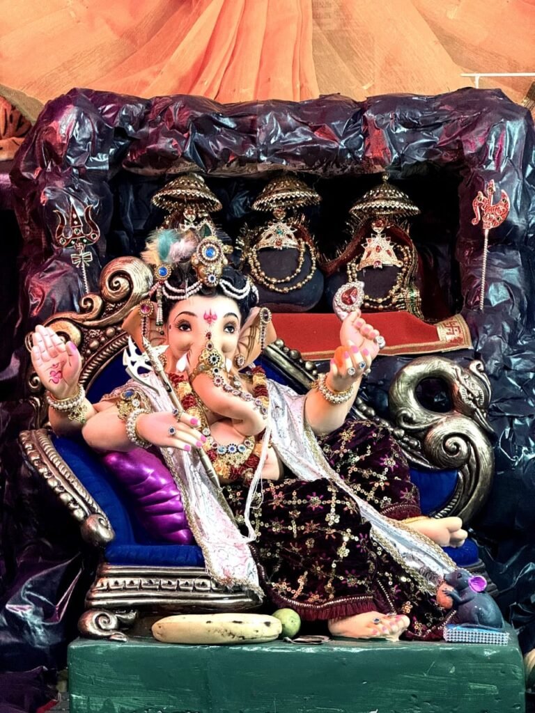 इटारसी में सेतपलानी परिवार द्वारा बनायी 'वैष्णो देवी धाम' की झांकी बनी आकर्षण का केंद्र 2 Vaishno 2