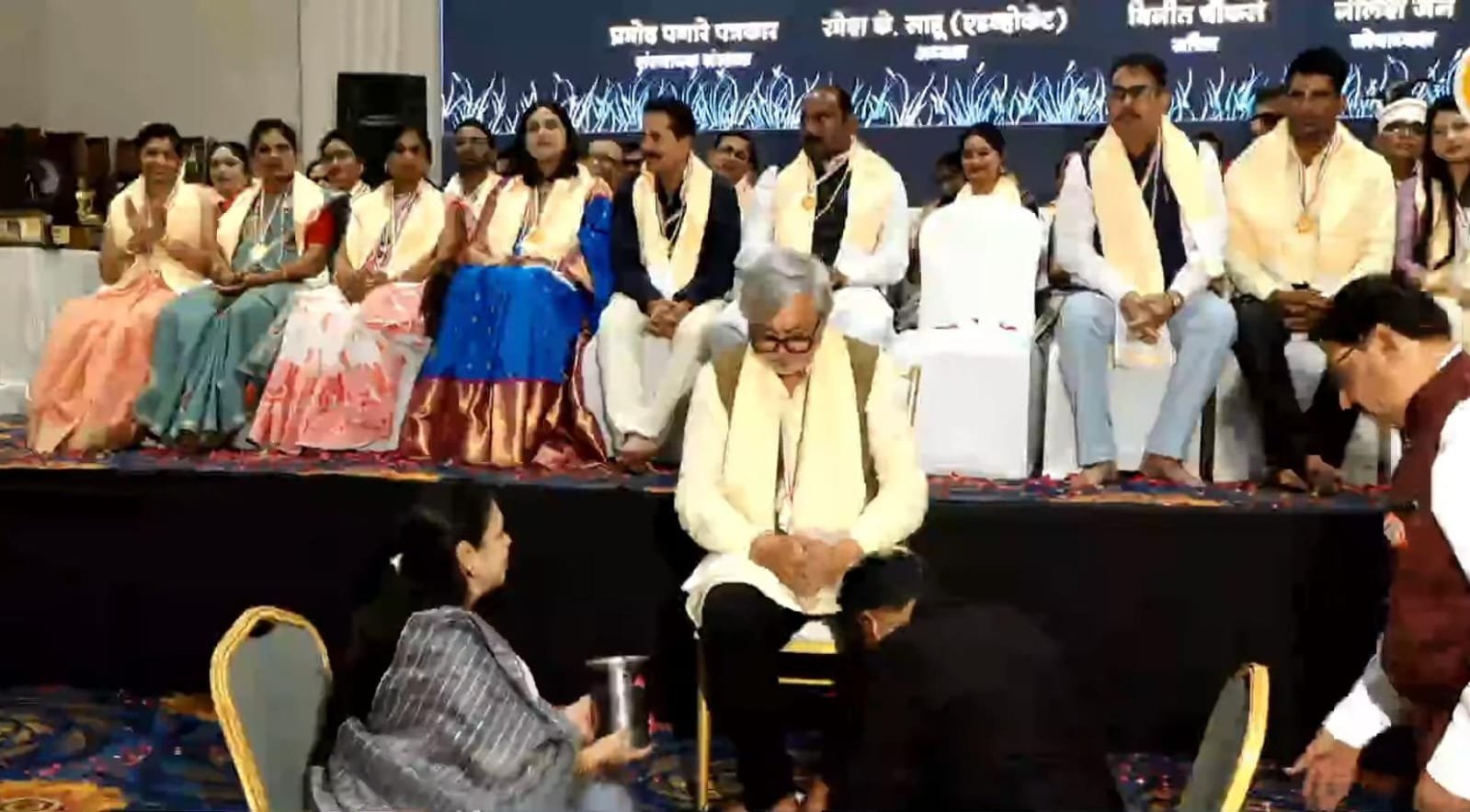 शिक्षक दिवस पर विपिन जोशी स्मारक समिति ने किया 40 शिक्षकों का सम्मान 1 Vipin Joshi Memorial Committee honored 40 teachers on Teachers' Day