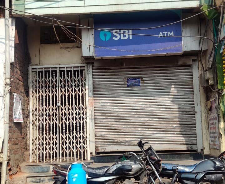 During the festive season, the people of Seoni Malwa-Banapura are troubled, all the ATMs in the city are closed.