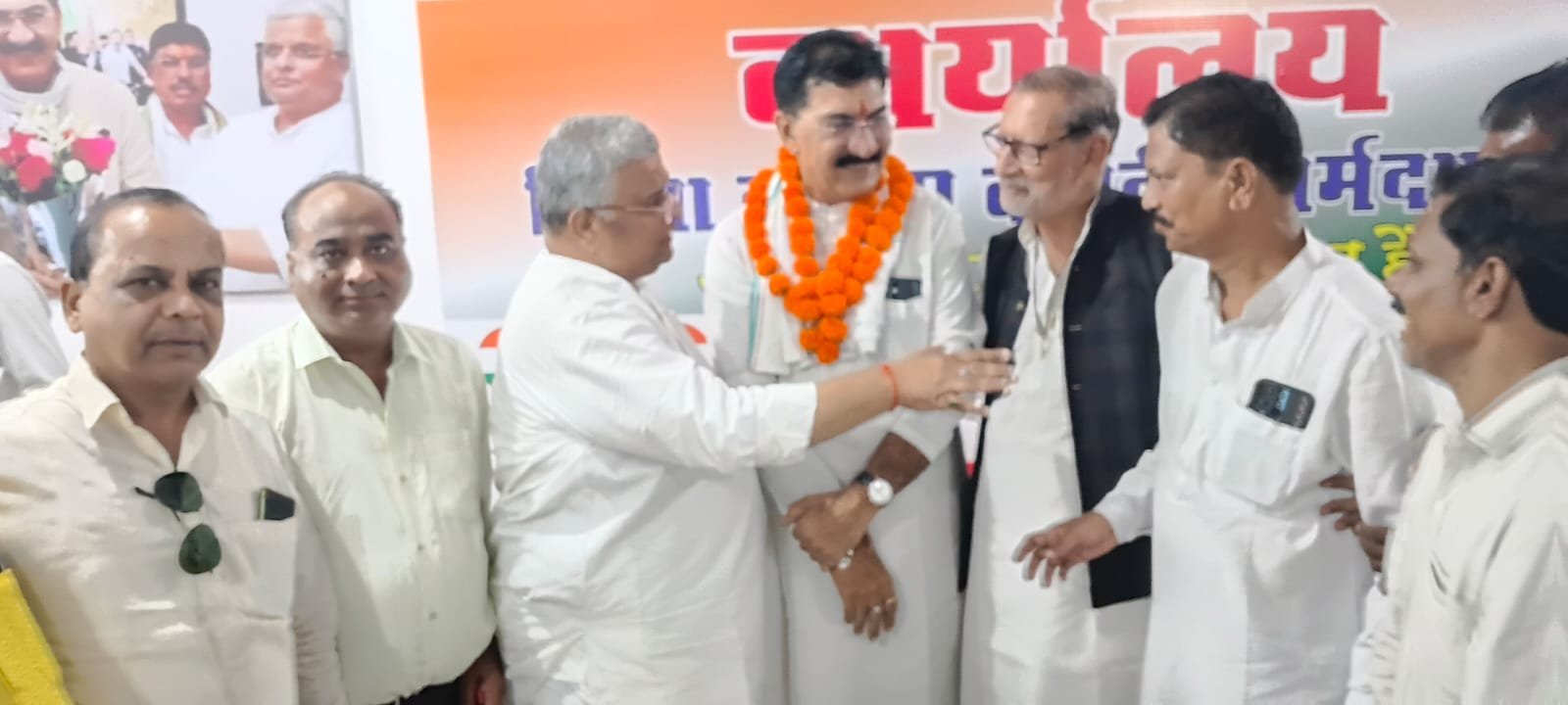 The newly appointed Congress District Organization Incharge was welcomed at the District Congress Office.