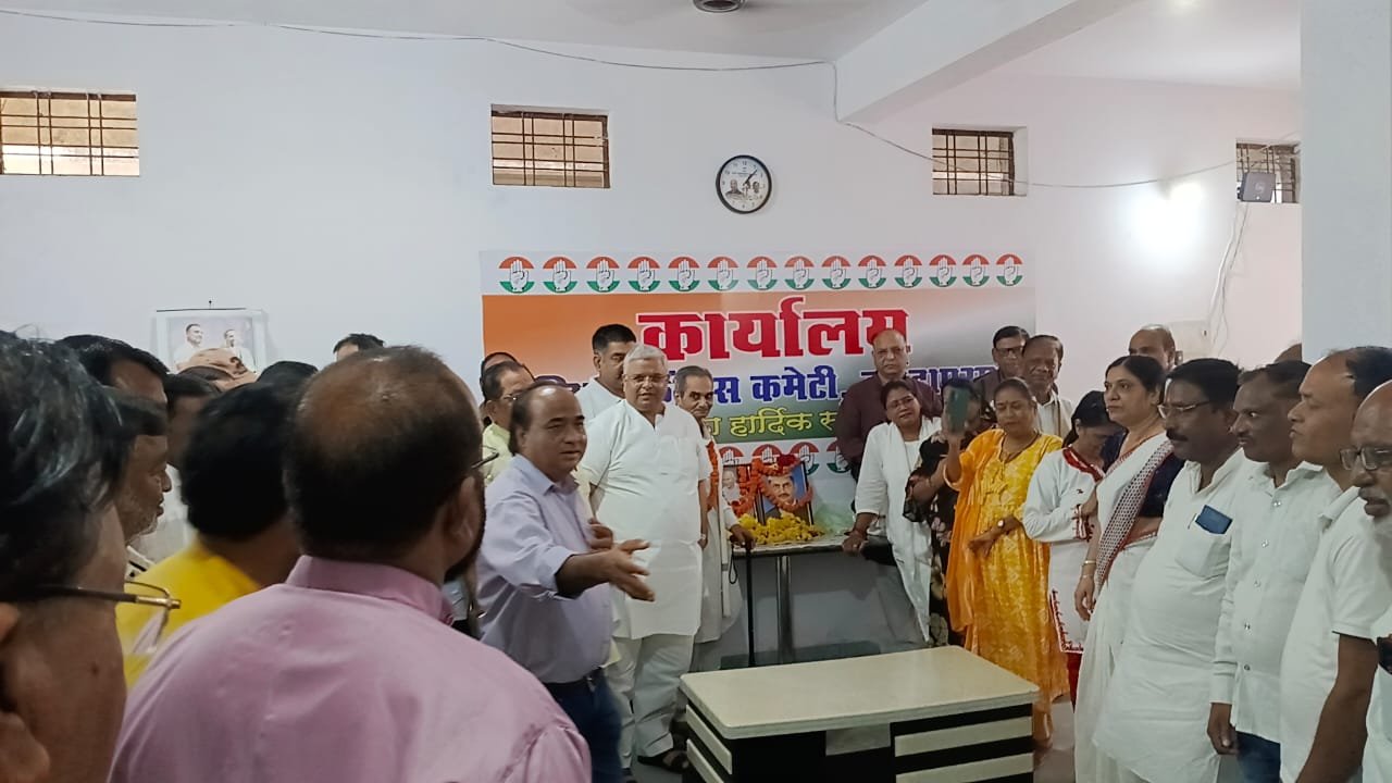 Congress celebrates Gandhi and Shastri Jayanti, vows to fight communal forces