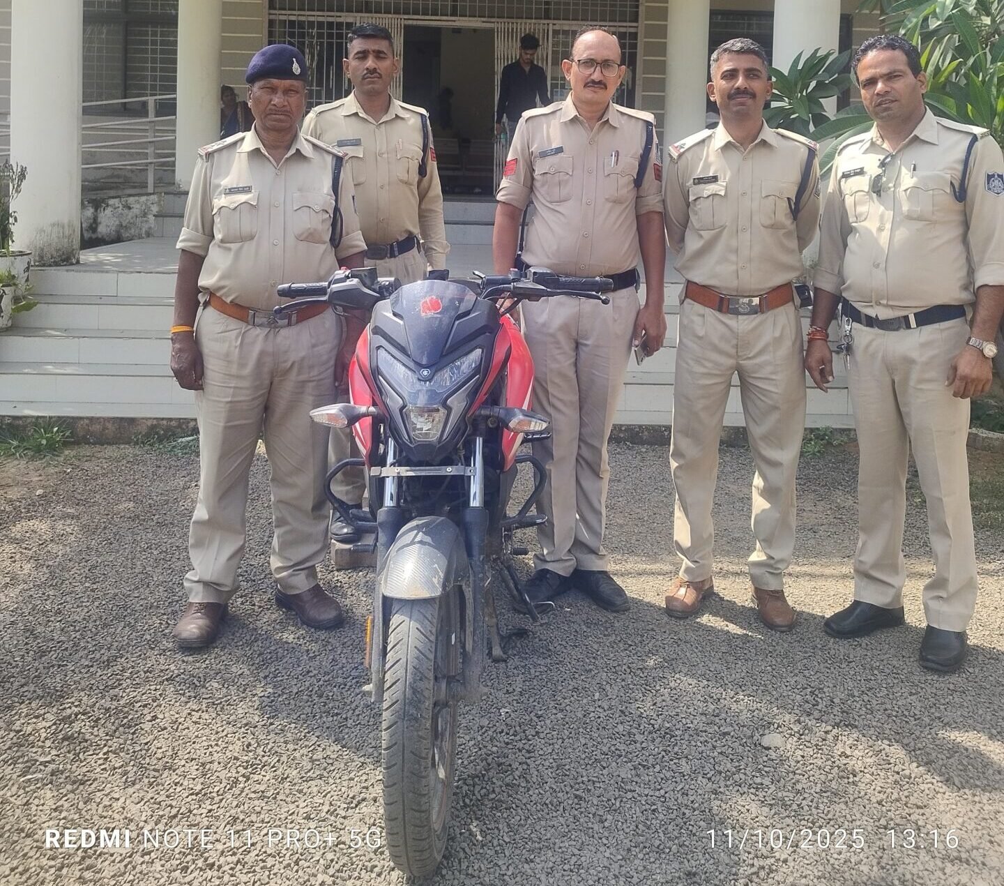 Narmadapuram chain snatcher arrested from Bhopal, jewellery and bike recovered