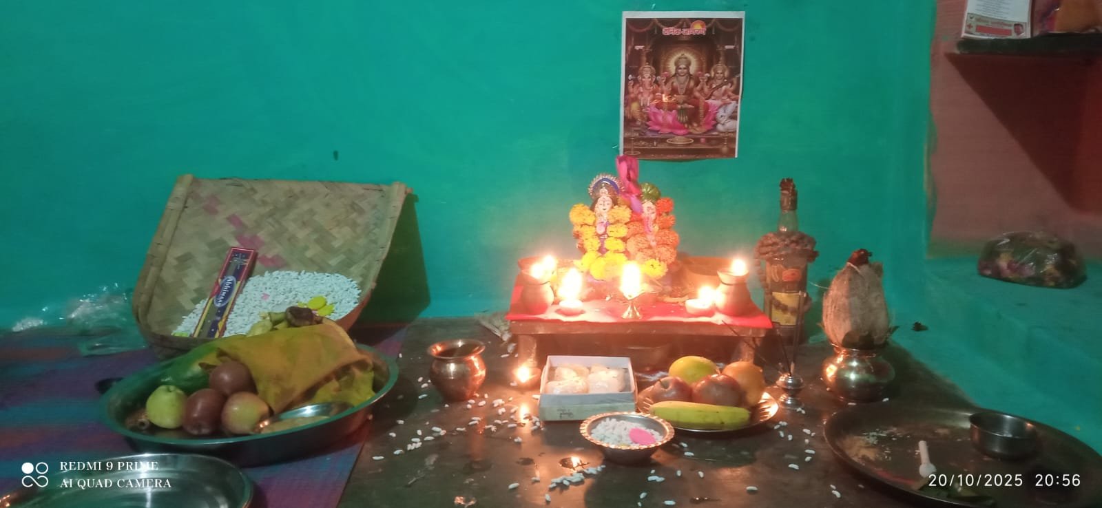 Diwali celebrated with great pomp, special puja of Goddess Lakshmi performed in homes and establishments