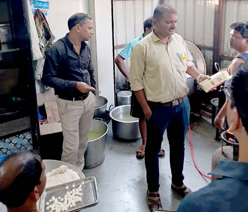 Food safety team inspects sweetmeat units in Itarsi, collects 4 samples