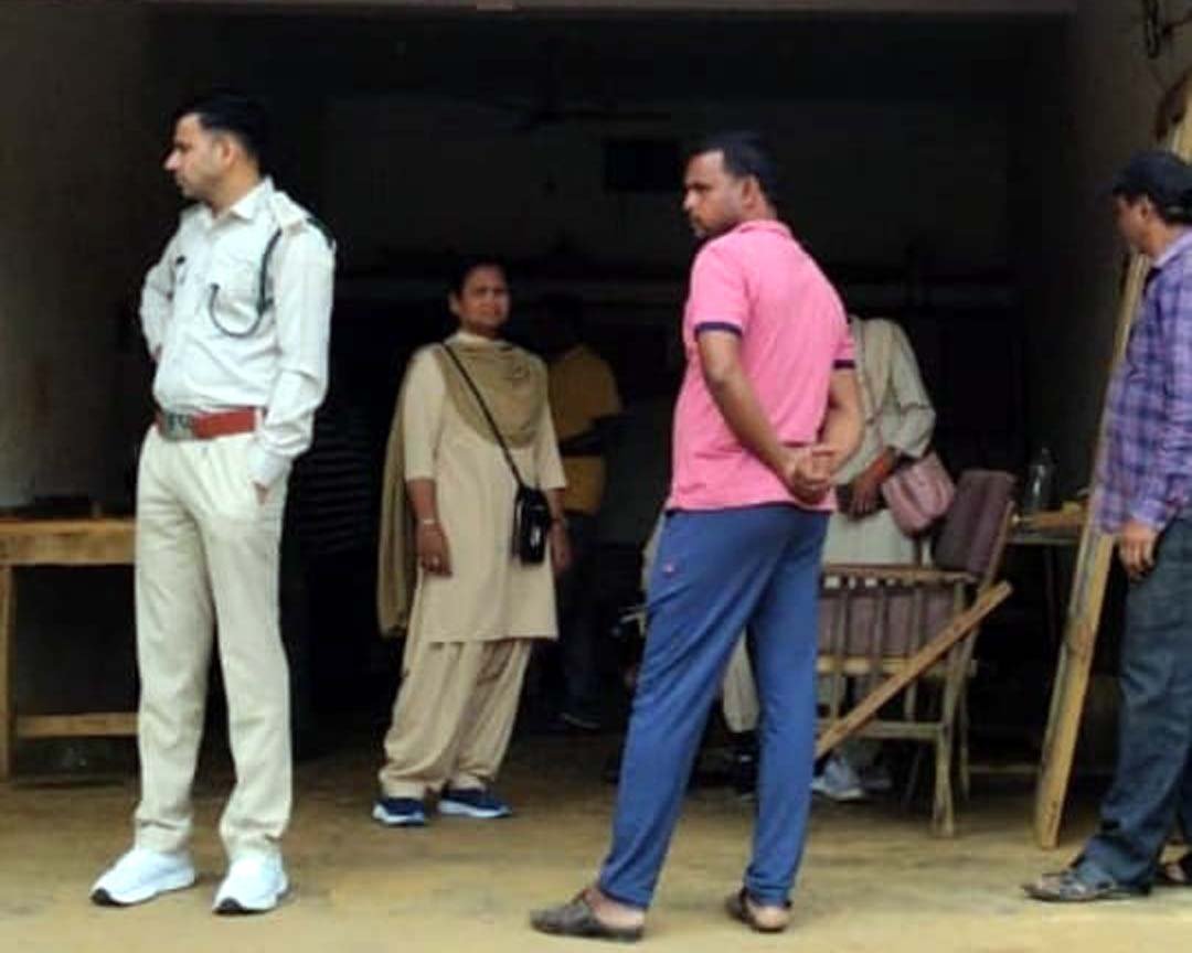 Forest department seals three furniture marts in Sukhtawa and Itarsi