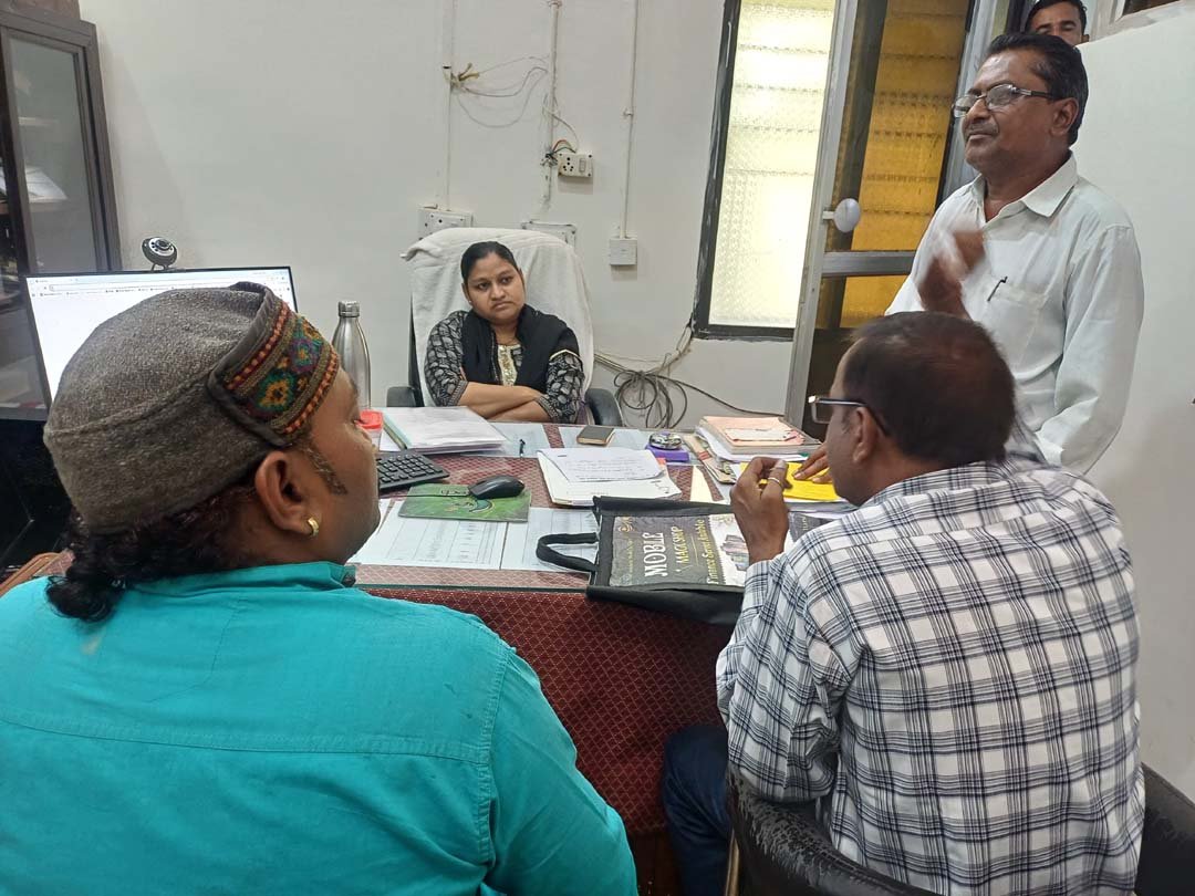 Farmers staged a sit-in yesterday and received land-related files today.