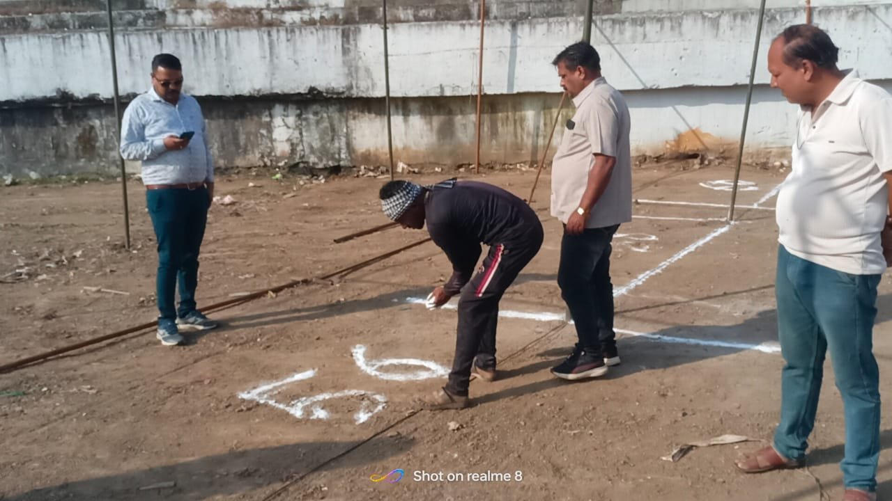 Diwali waste was cleaned up, 35 trolleys of garbage from the market area were taken to the trenching ground.