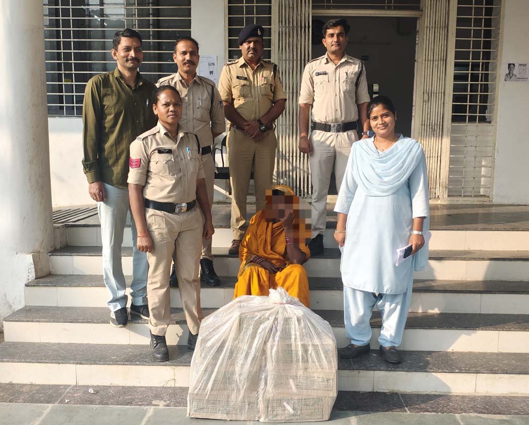 Kotwali police station seized 63 liters of illicit country liquor worth Rs 21,000.