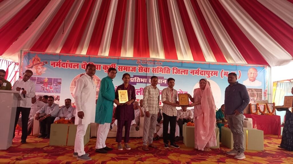 चौरिया कुर्मी समाज का दीपावली मिलन समारोह, 160 प्रतिभाएं सम्मानित 2 Kurmi 2