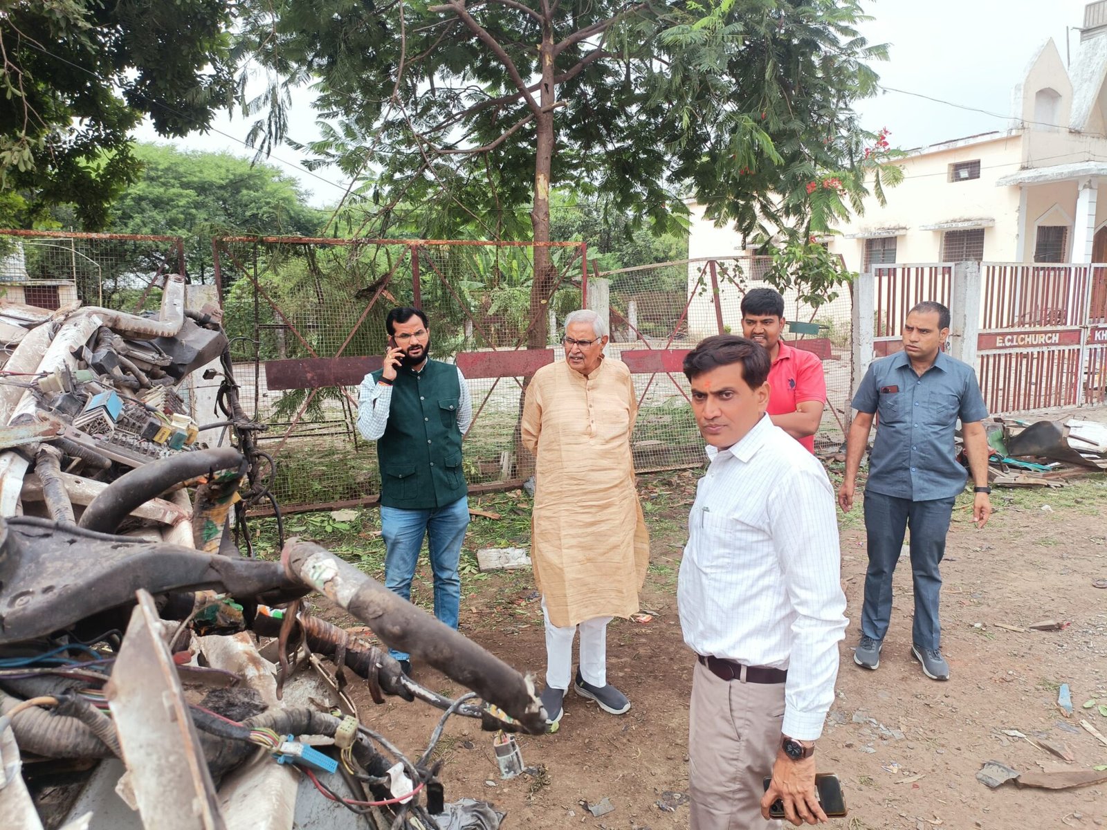 Seeing the suffering of the tanker explosion victims, the MLA gave instructions for better treatment of the injured.