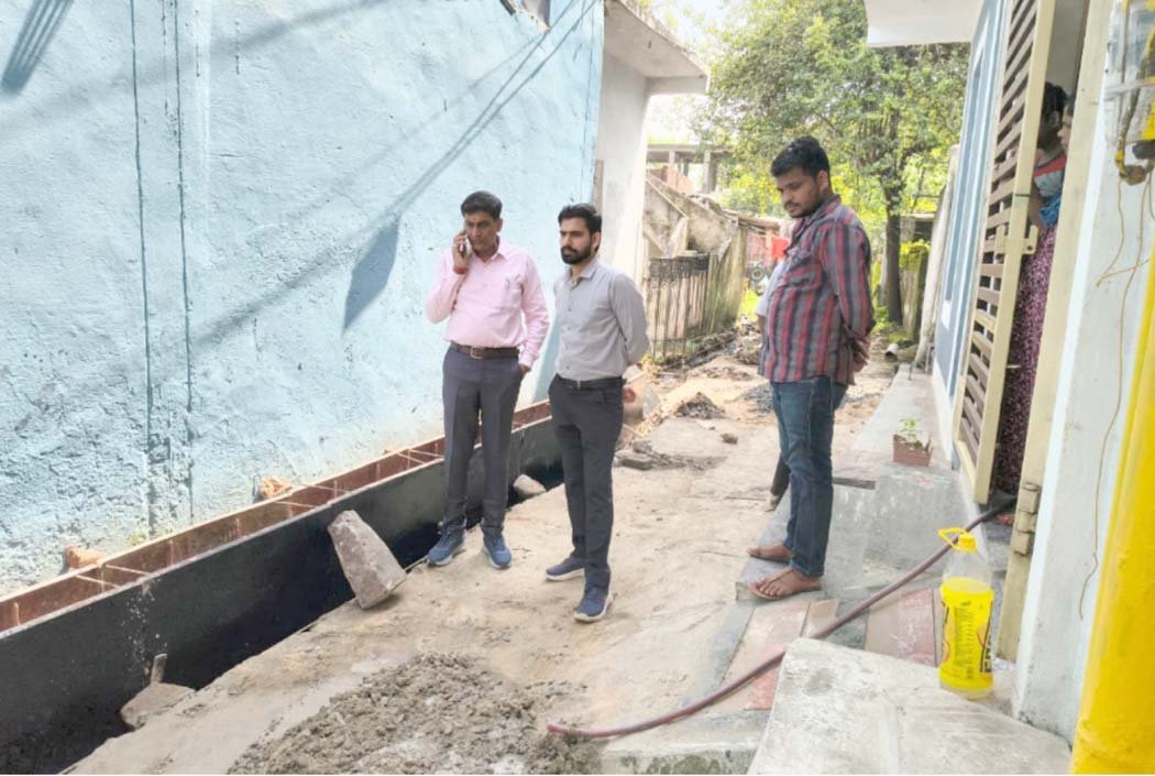 Municipal President Pankaj Choure inspected the drain construction work in Ward 5, emphasizing on quality.