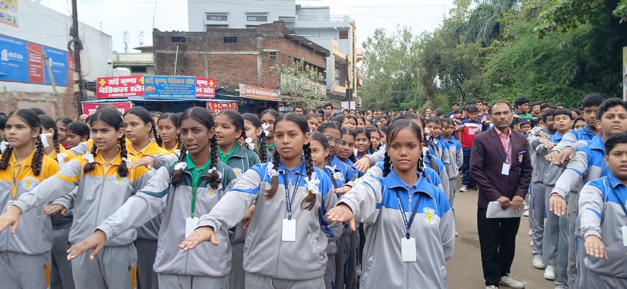 Run for Unity Marathon: Children run to Sardar Patel's statue