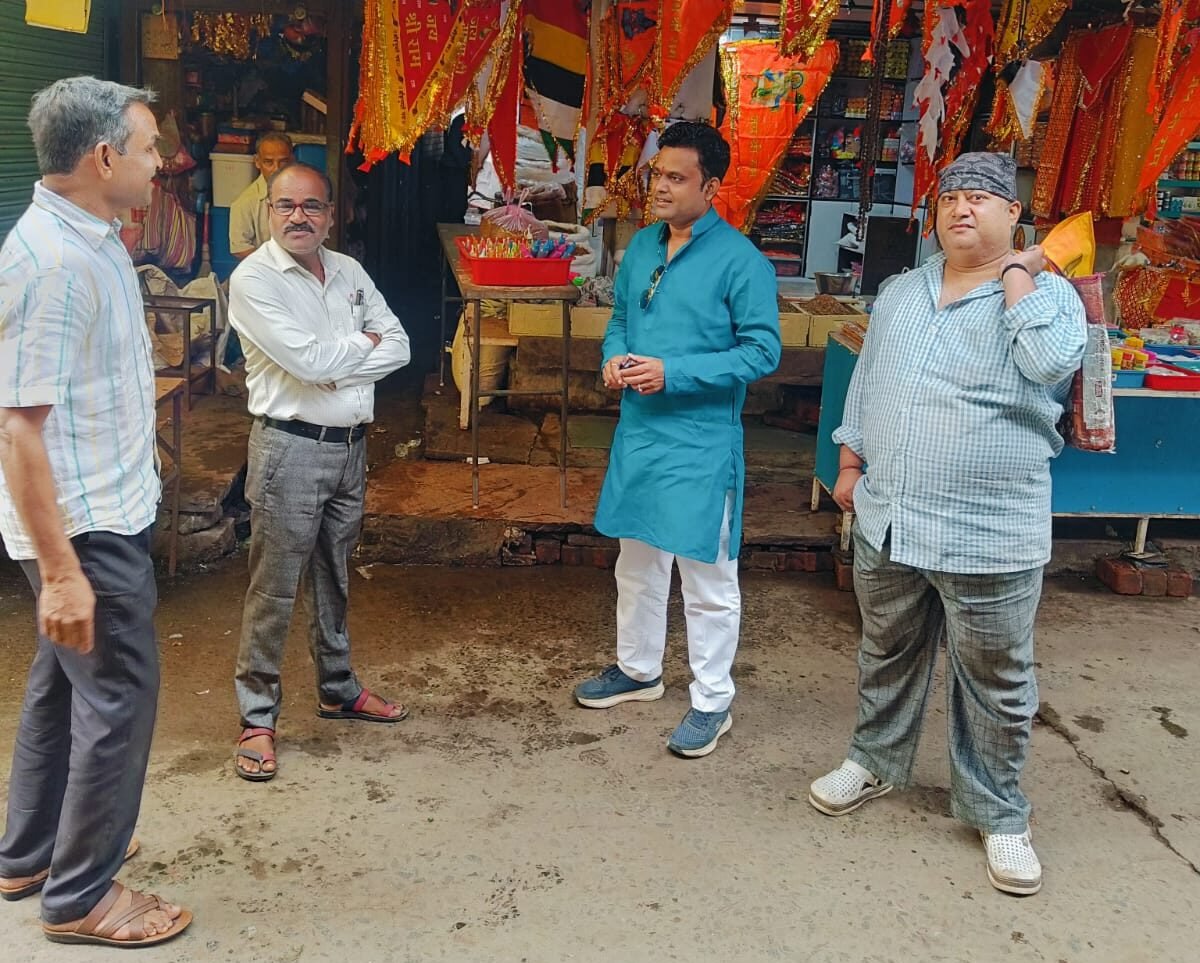 Patwa Line's alley became a urinal, the alley was temporarily closed.